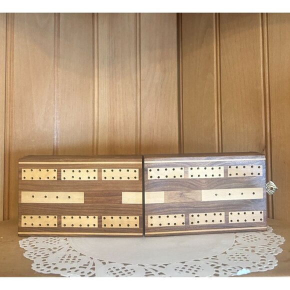 Vintage Folding Wooden Cribbage Board Box Brass Clasp Green Felt Interior - Picture 2 of 6